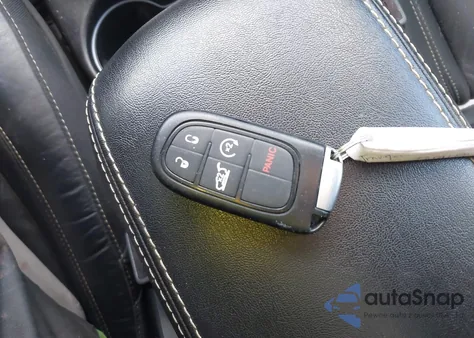 2017 Jeep Cherokee Latitude 4X4 z USA, uszkodzony, nr VIN 1C4PJMCS4HW615756